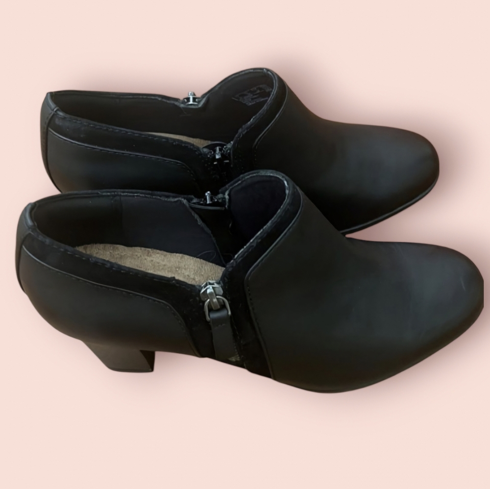 Clarks Booties - Picture 5 of 8